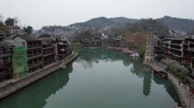 Fenghuang, Çin - 23 Aralık 2024 Anka Kasabası Hava Görüntüsü