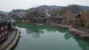 Fenghuang, Çin - 23 Aralık 2024 Anka Kasabası Hava Görüntüsü