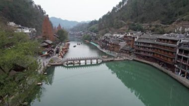 Fenghuang, Çin - 23 Aralık 2024 Anka Kasabası Hava Görüntüsü