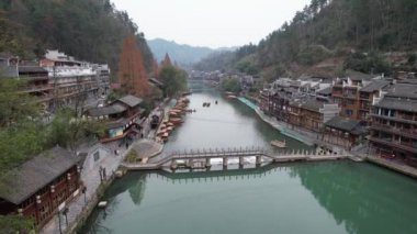 Fenghuang, Çin - 23 Aralık 2024 Anka Kasabası Hava Görüntüsü