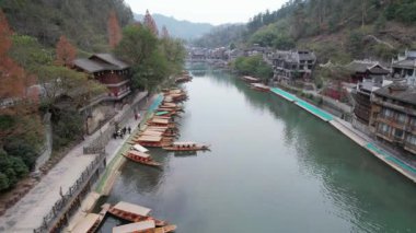 Fenghuang, Çin - 23 Aralık 2024 Anka Kasabası Hava Görüntüsü