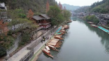 Fenghuang, Çin - 23 Aralık 2024 Anka Kasabası Hava Görüntüsü