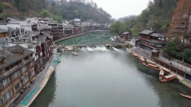 Fenghuang, Çin - 23 Aralık 2024 Anka Kasabası Hava Görüntüsü