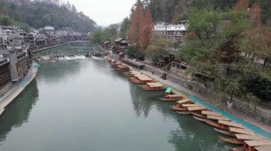 Fenghuang, Çin - 23 Aralık 2024 Anka Kasabası Hava Görüntüsü