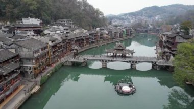 Fenghuang, Çin - 23 Aralık 2024 Anka Kasabası Hava Görüntüsü