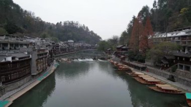 Fenghuang, Çin - 23 Aralık 2024 Anka Kasabası Hava Görüntüsü