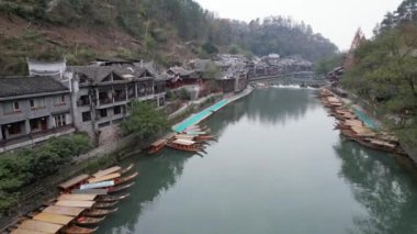 Fenghuang, Çin - 23 Aralık 2024 Anka Kasabası Hava Görüntüsü