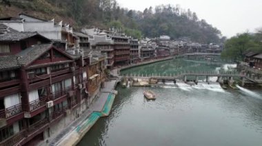 Fenghuang, Çin - 23 Aralık 2024 Anka Kasabası Hava Görüntüsü