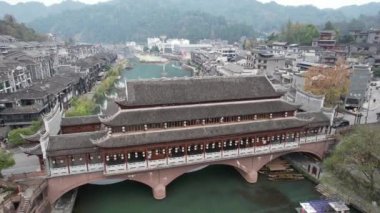 Fenghuang, Çin - 23 Aralık 2024 Anka Kasabası Hava Görüntüsü