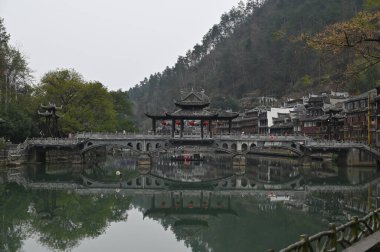 Fenghuang, Çin - 23 Aralık 2024 Anka Kasabası Hava Görüntüsü