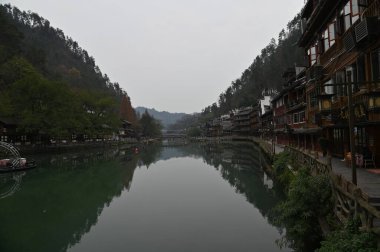 Fenghuang, Çin - 23 Aralık 2024 Anka Kasabası Hava Görüntüsü