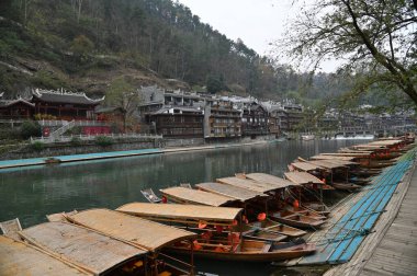 Fenghuang, Çin - 23 Aralık 2024 Anka Kasabası Hava Görüntüsü
