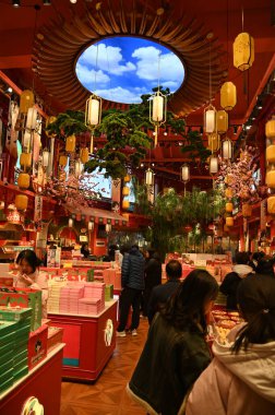 Changsha, Çin - 27 Aralık 2024: Huangxing Yolu Yürüyen Sokak