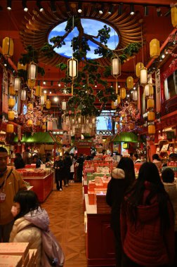 Changsha, Çin - 27 Aralık 2024: Huangxing Yolu Yürüyen Sokak