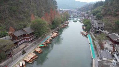 Fenghuang, Çin - 23 Aralık 2024 Anka Kasabası Hava Görüntüsü