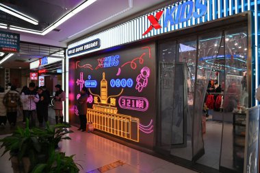 Changsha, Çin - 27 Aralık 2024: Huangxing Yolu Yürüyen Sokak