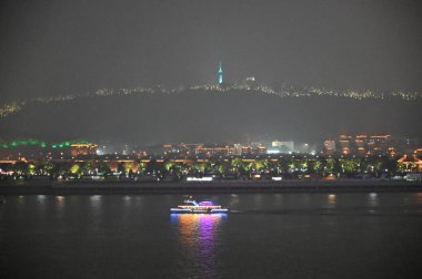 Changsha, Çin - 26 Aralık 2024: Du Fu Nehri Pavyonu