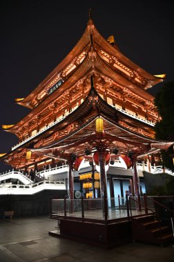 Changsha, Çin - 26 Aralık 2024: Du Fu Nehri Pavyonu