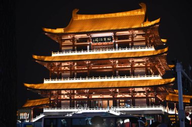 Changsha, Çin - 26 Aralık 2024: Du Fu Nehri Pavyonu