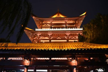 Changsha, Çin - 26 Aralık 2024: Du Fu Nehri Pavyonu