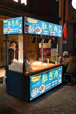 Zhangjiajie, Çin - 24 Aralık 2024: 72 Qi Lou Gece Görüşü