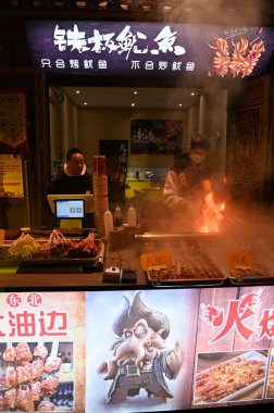 Zhangjiajie, Çin - 24 Aralık 2024: 72 Qi Lou Gece Görüşü