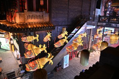 Zhangjiajie, Çin - 24 Aralık 2024: 72 Qi Lou Gece Görüşü