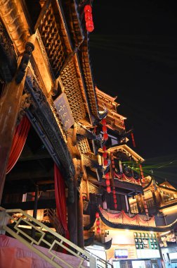 Zhangjiajie, Çin - 24 Aralık 2024: 72 Qi Lou Gece Görüşü