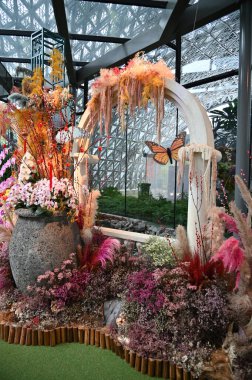 Marina Körfezi, Singapur - 31 Ocak 2025 Koyun yanındaki Bahçelerde Çiçek Fantezisi