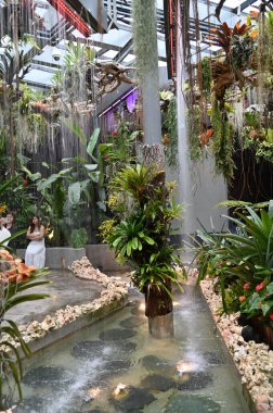 Marina Körfezi, Singapur - 31 Ocak 2025 Koyun yanındaki Bahçelerde Çiçek Fantezisi