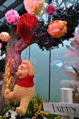 Marina Körfezi, Singapur - 31 Ocak 2025 Koyun yanındaki Bahçelerde Çiçek Fantezisi