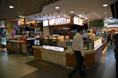 Singapur Şehri, Singapur - 1 Şubat 2025: Orchard, Bugis, Marina Körfezi ve Çin Mahallesi Alışveriş Bölgeleri