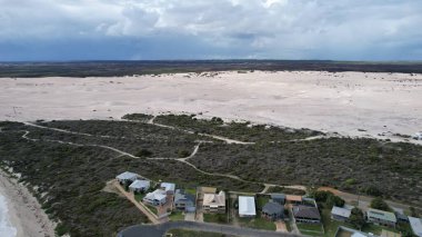Lancelin, Avustralya 2 Haziran 2025: Lancelin Batı Avustralya 'nın kum tepeleri ve plajları