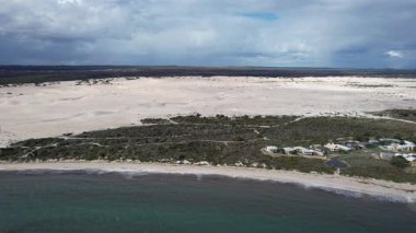 Lancelin, Avustralya 2 Haziran 2025: Lancelin Batı Avustralya 'nın kum tepeleri ve plajları