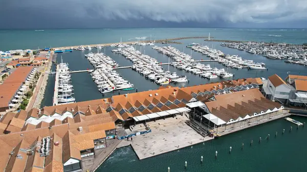 Hillarys, Avustralya 3 Haziran 2025: The Hillarys Boat Harbour of Perth CBD