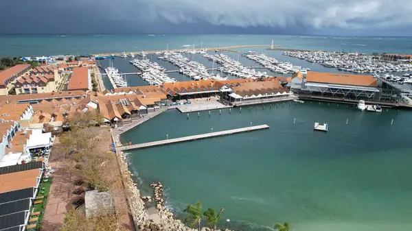 Hillarys, Avustralya 3 Haziran 2025: The Hillarys Boat Harbour of Perth CBD