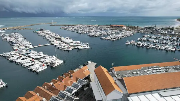 Hillarys, Avustralya 3 Haziran 2025: The Hillarys Boat Harbour of Perth CBD