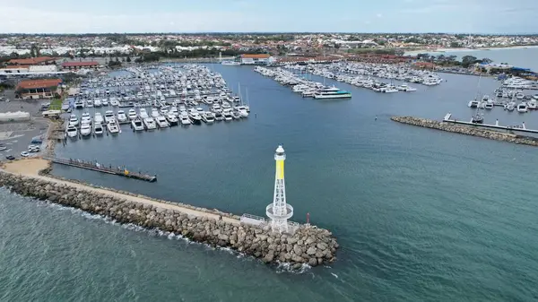 Hillarys, Avustralya 3 Haziran 2025: The Hillarys Boat Harbour of Perth CBD