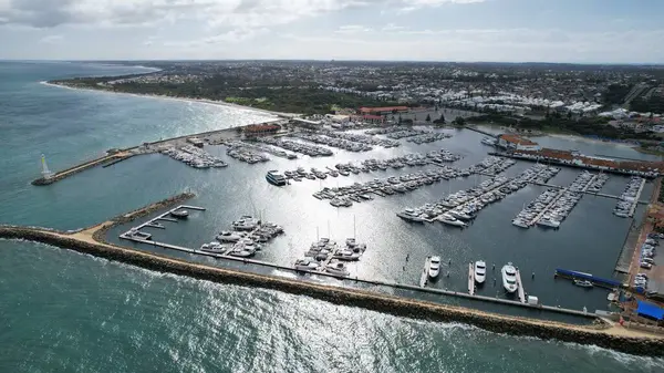 Hillarys, Avustralya 3 Haziran 2025: The Hillarys Boat Harbour of Perth CBD