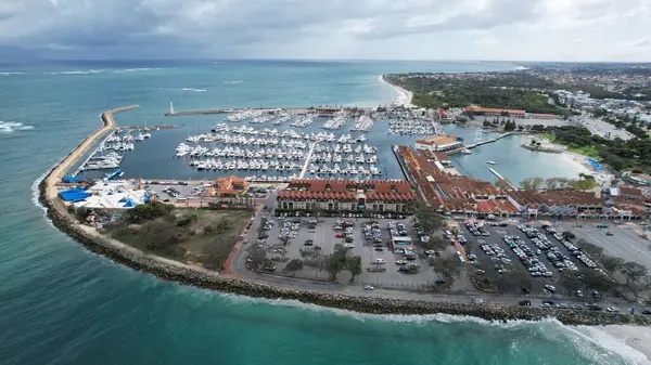 Hillarys, Avustralya 3 Haziran 2025: The Hillarys Boat Harbour of Perth CBD