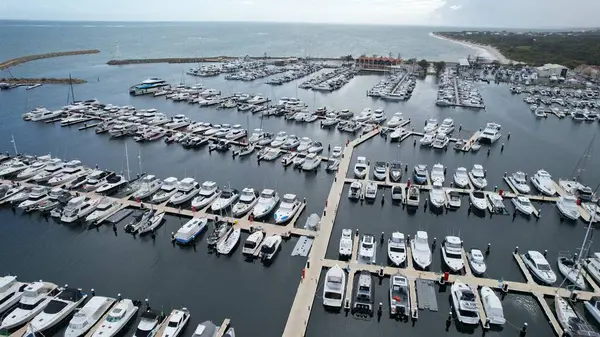 Hillarys, Avustralya 3 Haziran 2025: The Hillarys Boat Harbour of Perth CBD