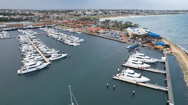 Hillarys, Avustralya 3 Haziran 2025: The Hillarys Boat Harbour of Perth CBD