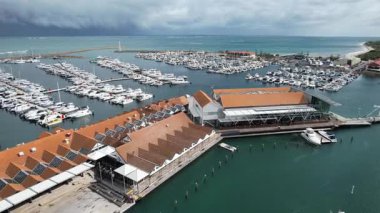 Hillarys, Avustralya 3 Haziran 2025: The Hillarys Boat Harbour of Perth CBD