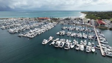 Hillarys, Avustralya 3 Haziran 2025: The Hillarys Boat Harbour of Perth CBD