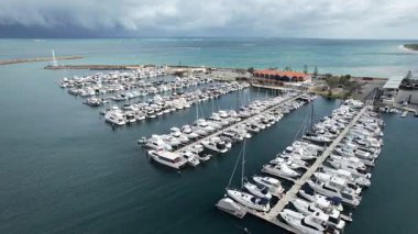 Hillarys, Avustralya 3 Haziran 2025: The Hillarys Boat Harbour of Perth CBD