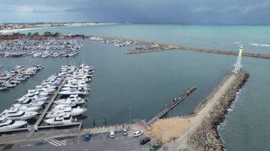 Hillarys, Avustralya 3 Haziran 2025: The Hillarys Boat Harbour of Perth CBD