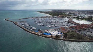 Hillarys, Avustralya 3 Haziran 2025: The Hillarys Boat Harbour of Perth CBD