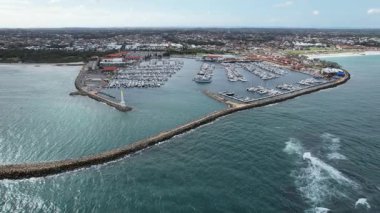 Hillarys, Avustralya 3 Haziran 2025: The Hillarys Boat Harbour of Perth CBD