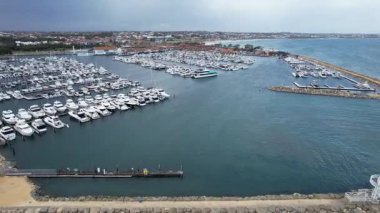 Hillarys, Avustralya 3 Haziran 2025: The Hillarys Boat Harbour of Perth CBD