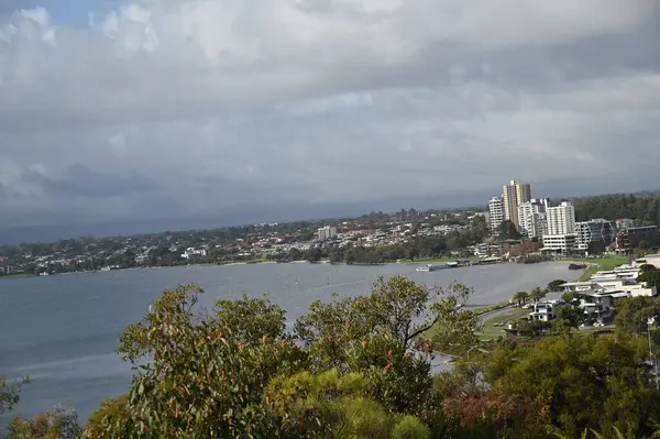 Perth, Avustralya 4 Haziran 2025: Perth CBD 'nin Krallar Parkı